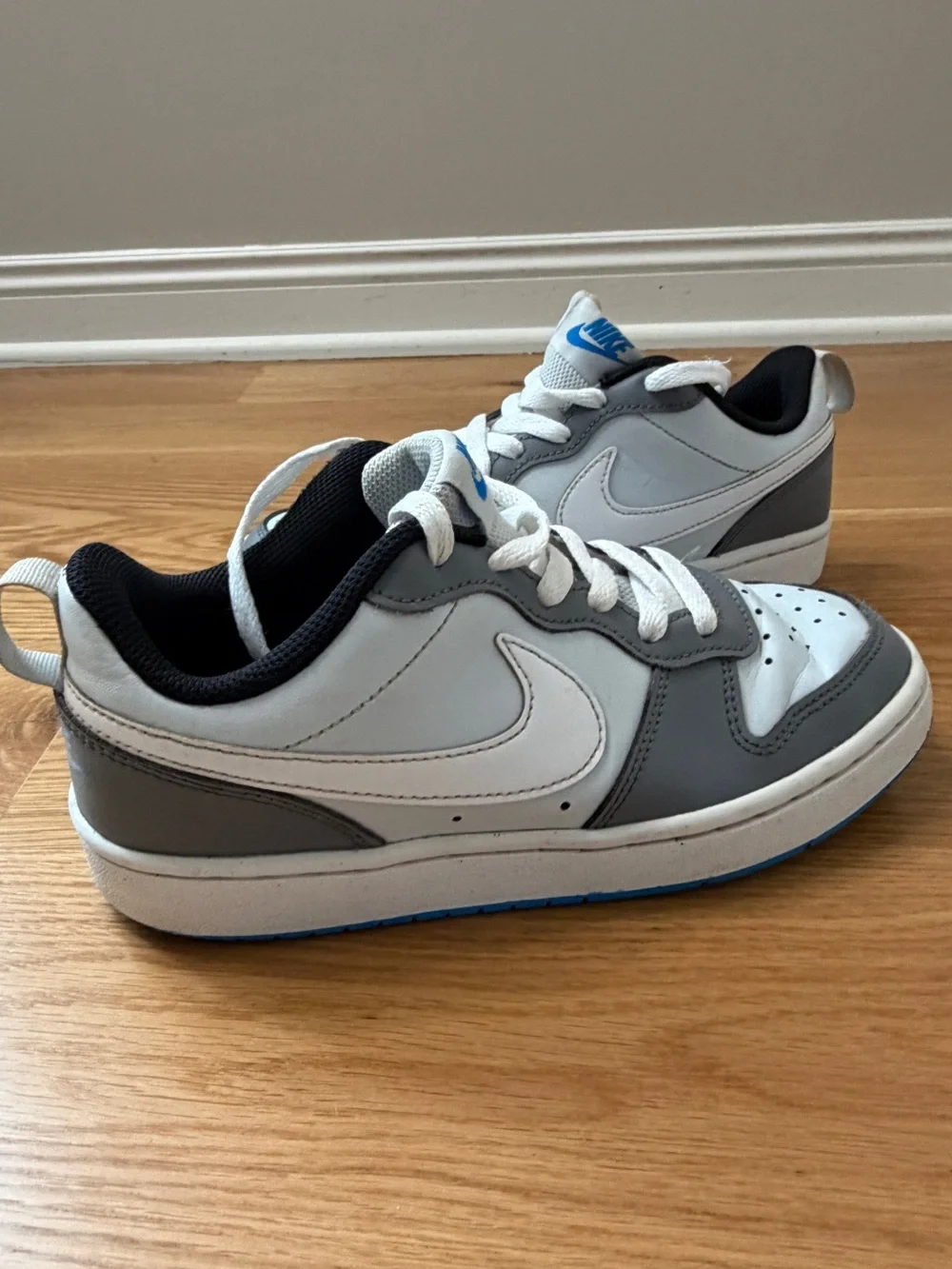 Nike Kids Gray, White & Blue Low-Top Sneakers